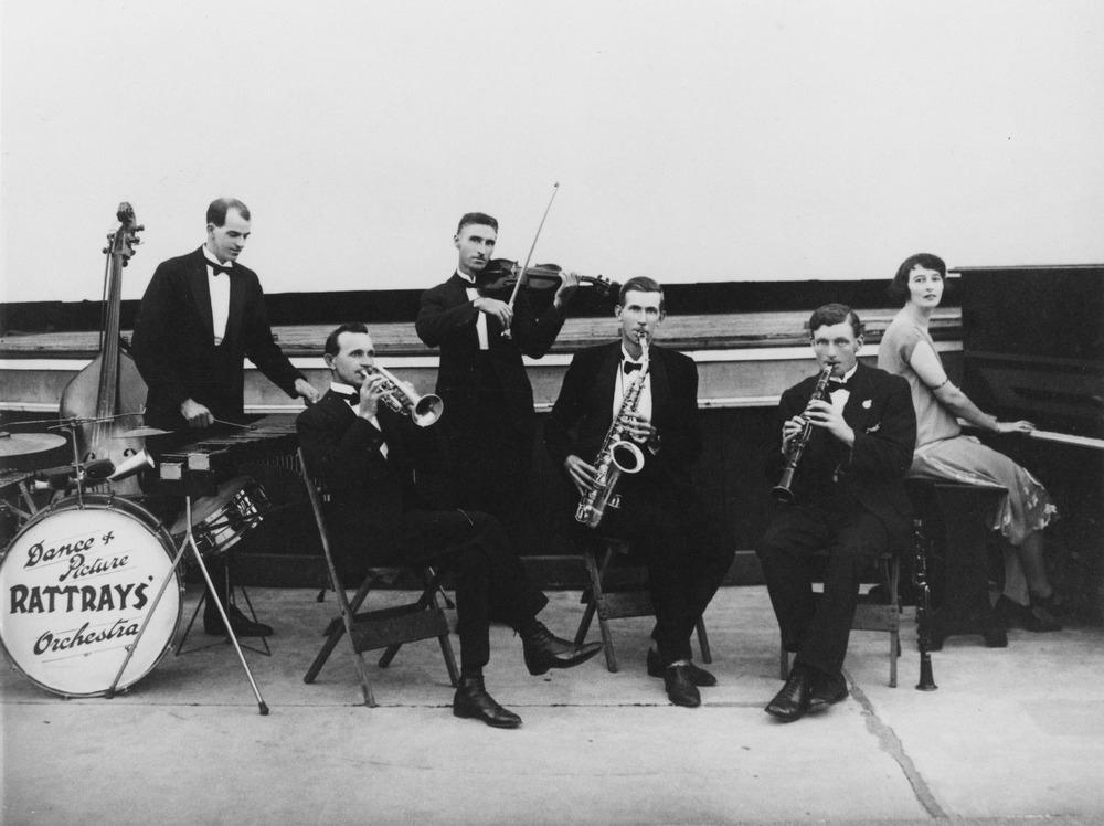 musicians presenting